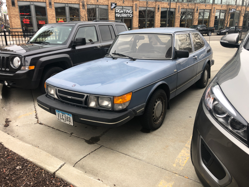 Illustration for article titled Saw a surprising number of cool cars while out today